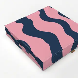 Bodenkissen wellige blau-rosa Streifen