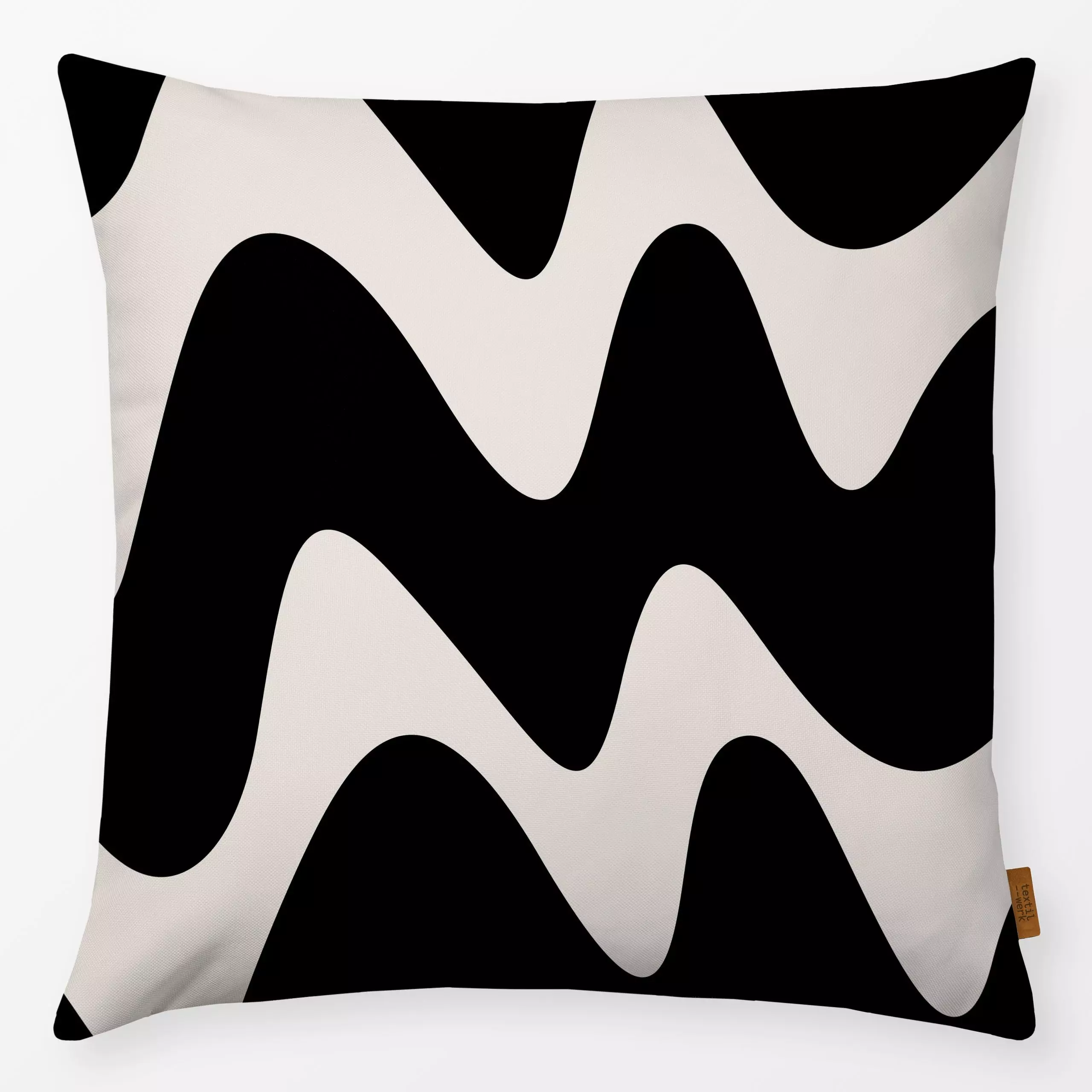 Kissen Bold Waves black and beige - Symbole & Muster, Retro & Vintage - von „Karen Menzenbach"; schwarz, Linien, abstrakt, g...