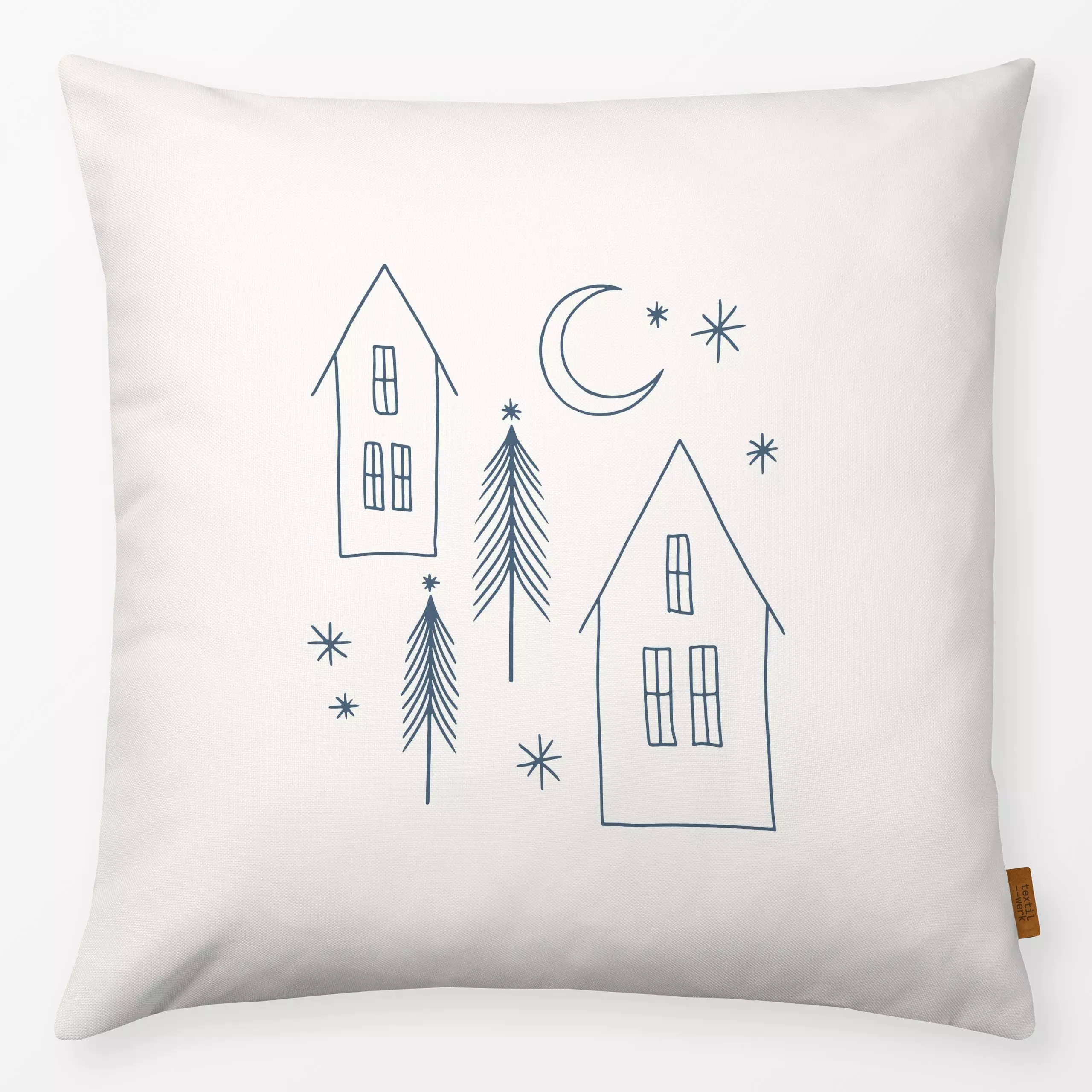 Kissen Winter Town - Weihnachten, Winter - von „Barlena"; minimal, skandinavisch, Bäume, Sterne, Mond, Weihnachten, Winter, ...