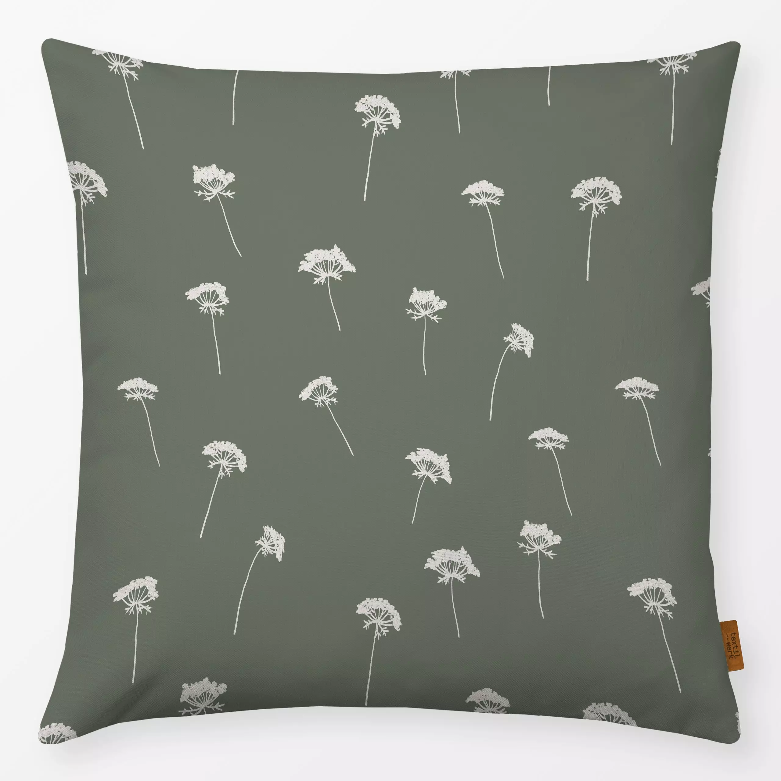 Kissen Wilde Möhre Grün Dunkel - Blumen & Florales, Symbole & Muster - von „textilwerk x hejmelig"; Trockenblumen, Sommer, h...