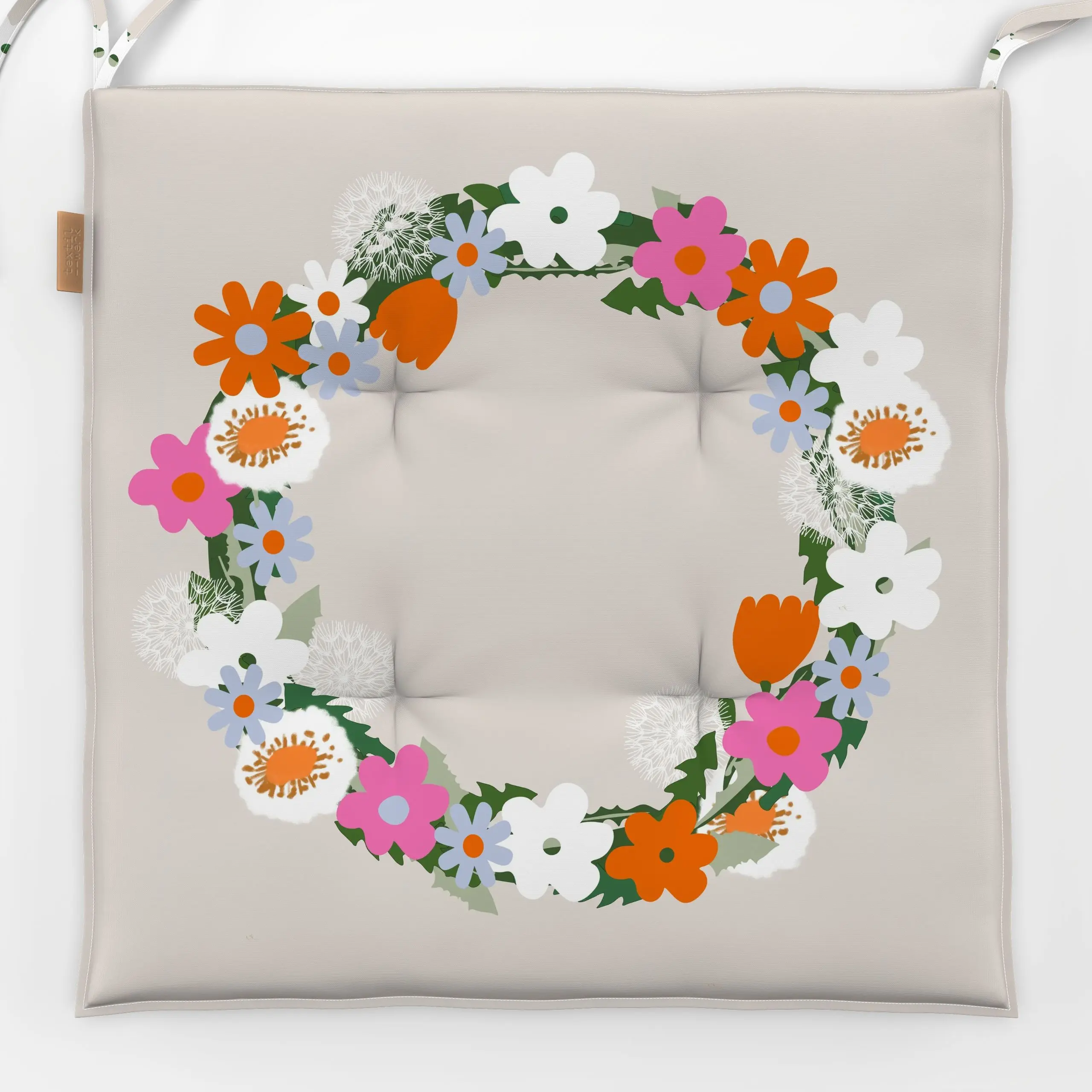 Sitzkissen Wildblumenkranz Beige - Blumen & Florales, Frühling, Ostern - von „Alisa Knöß"; skandinavisch, Wildblumen, modern...