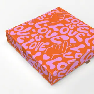 Bodenkissen Love is Love (orange)