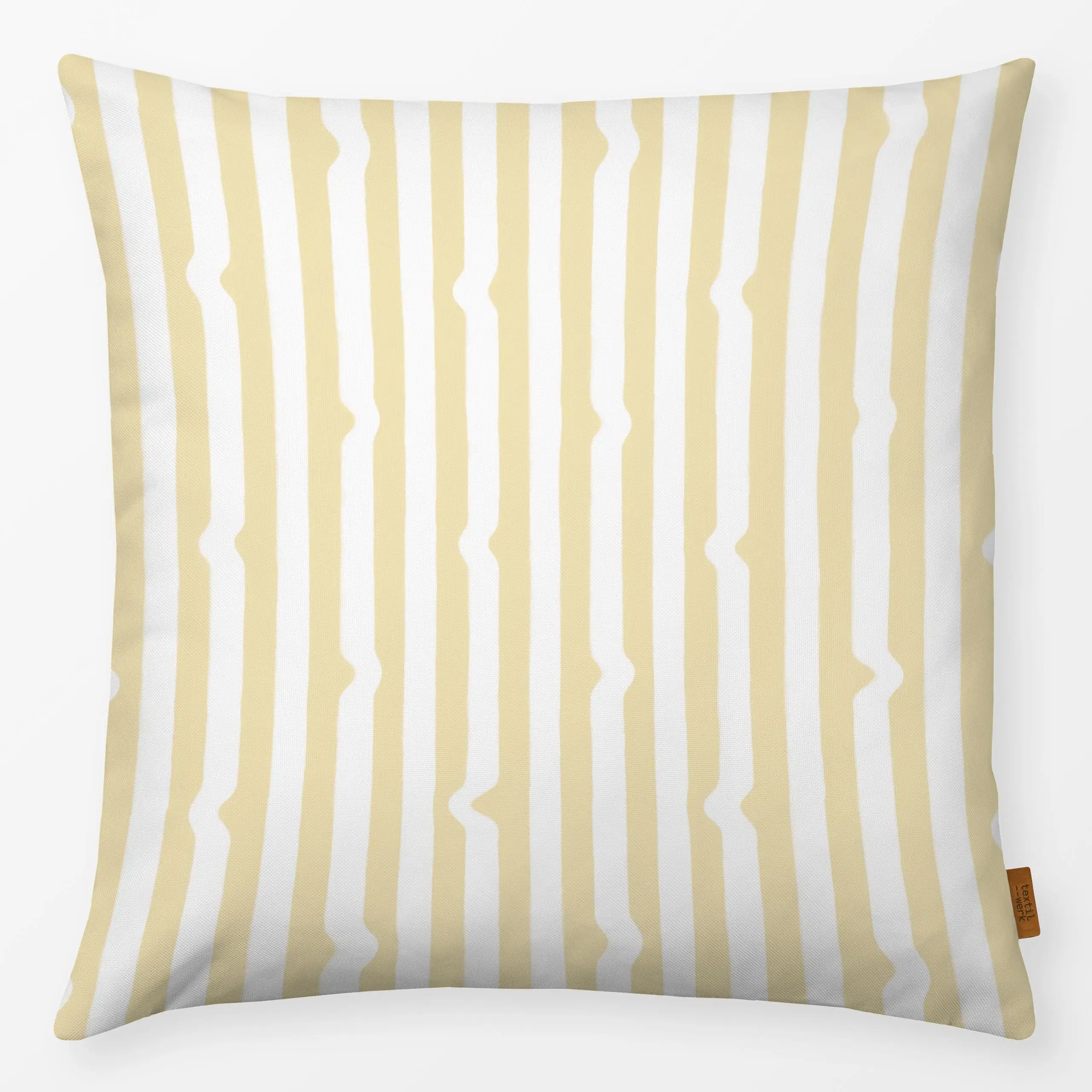 Kissen Streifen mit Wellen Gelb - Sommer, Symbole & Muster - von „Sophie Augustin Illustration"; Muster, Streifen, Sommer, w...