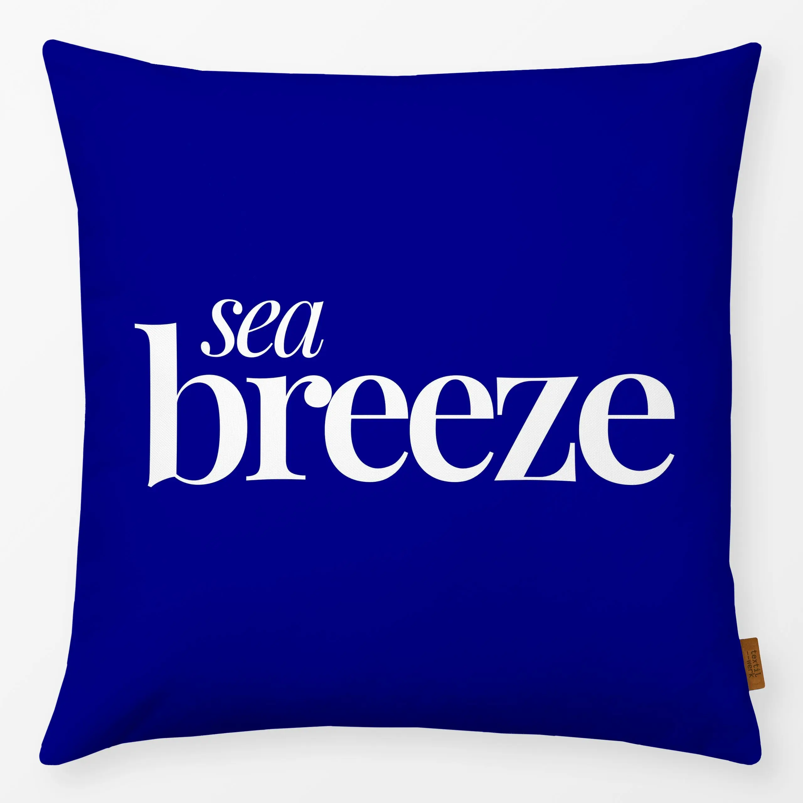 Kissen Santorini Sea Breeze - Sommer, Sprüche & Schriftzüge, Reise - von „By Anna Sienna"; Meer, blau, typografie, Wind, sea...