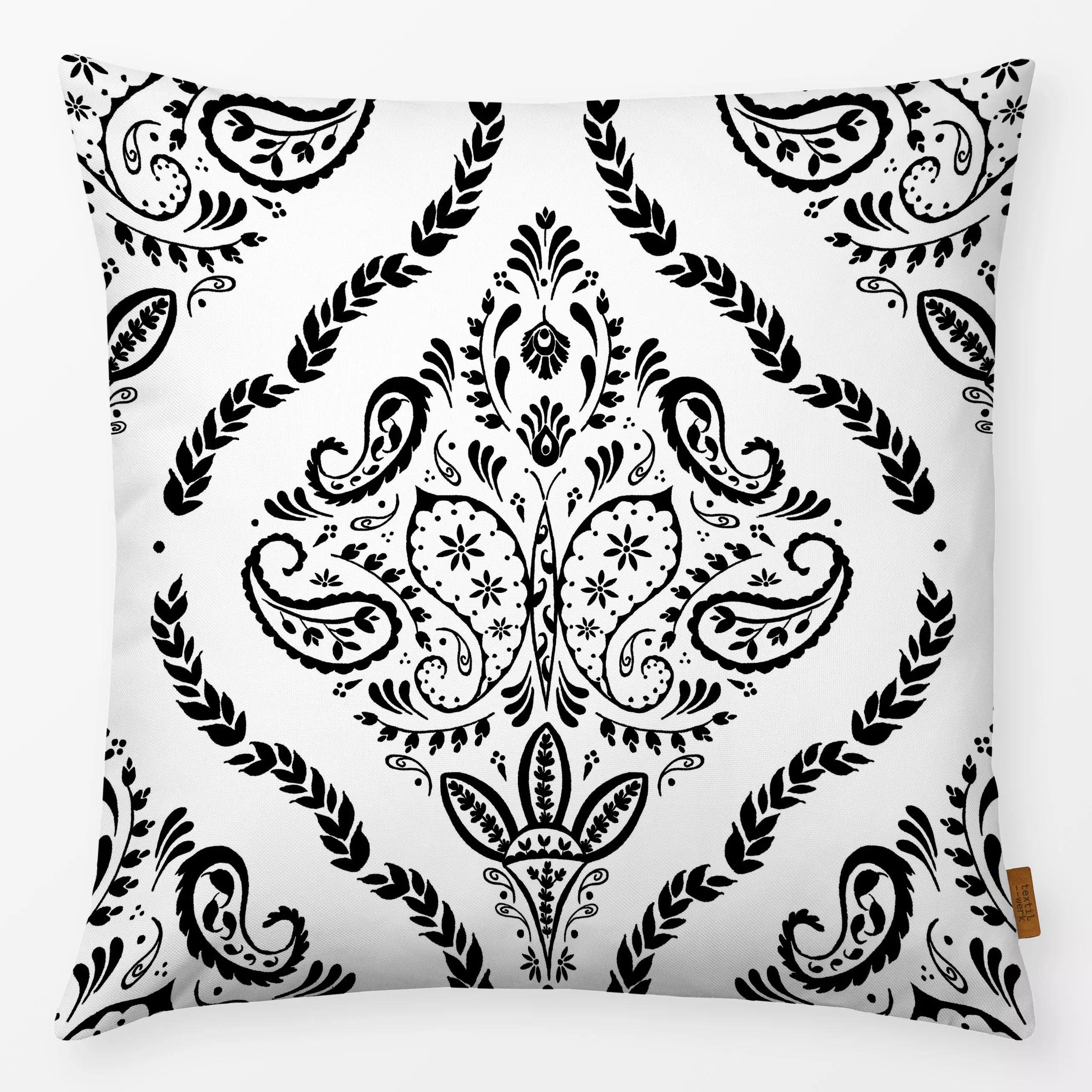 Kissen Paisleydamast schwarz-weiß - Blumen & Florales - von „Kathrin Löffler"; schwarz, Schmetterling, floral, Weiss, paisle...