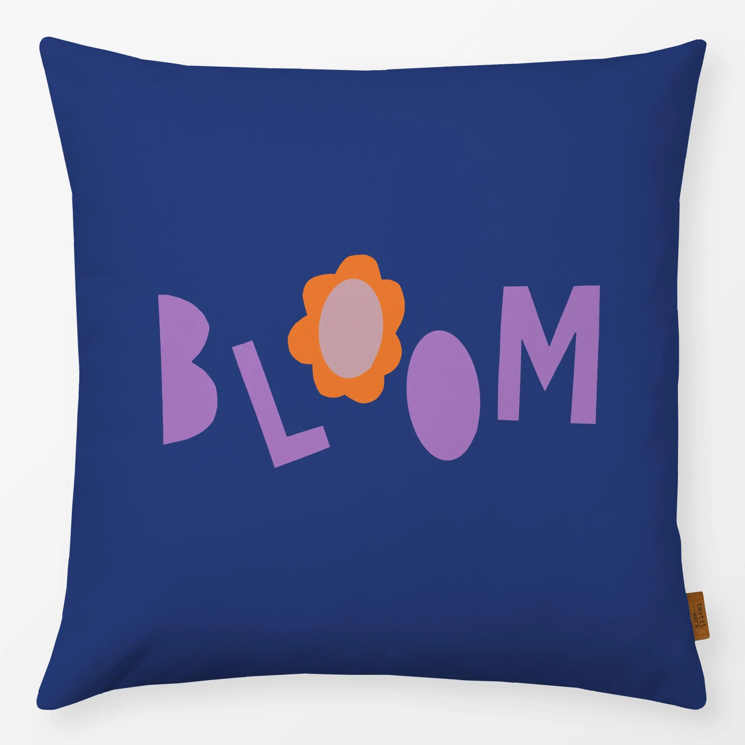 Kissen Bloom lila blau - Blumen & Florales, Frühling, Sprüche & Schriftzüge - von „Iris Knabenschuh Textildesign"; Blumen, G...