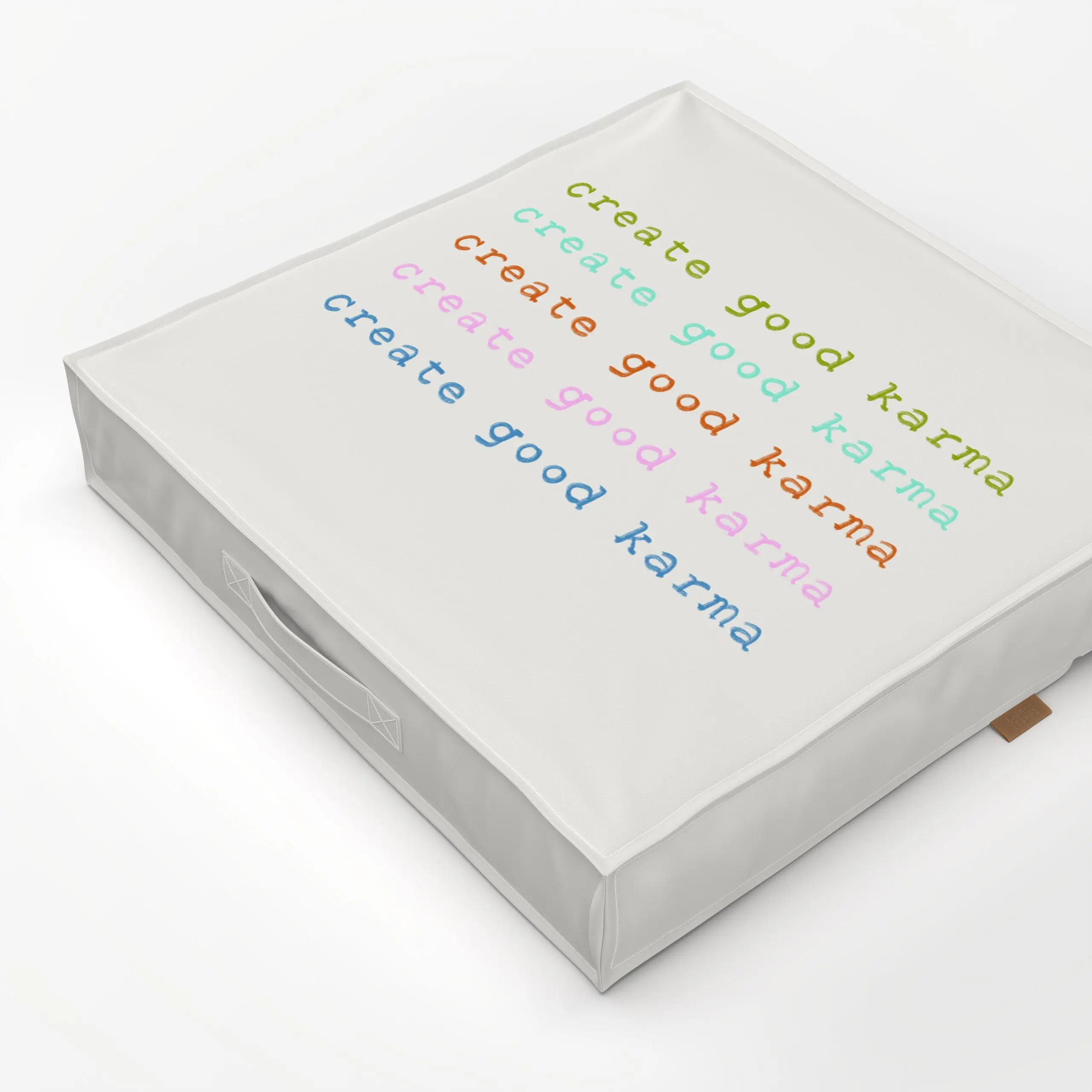 Bodenkissen Good Karma Kreide - Sprüche & Schriftzüge - von „Sophie Augustin Illustration"; mediterran, typografie, Karma, m...