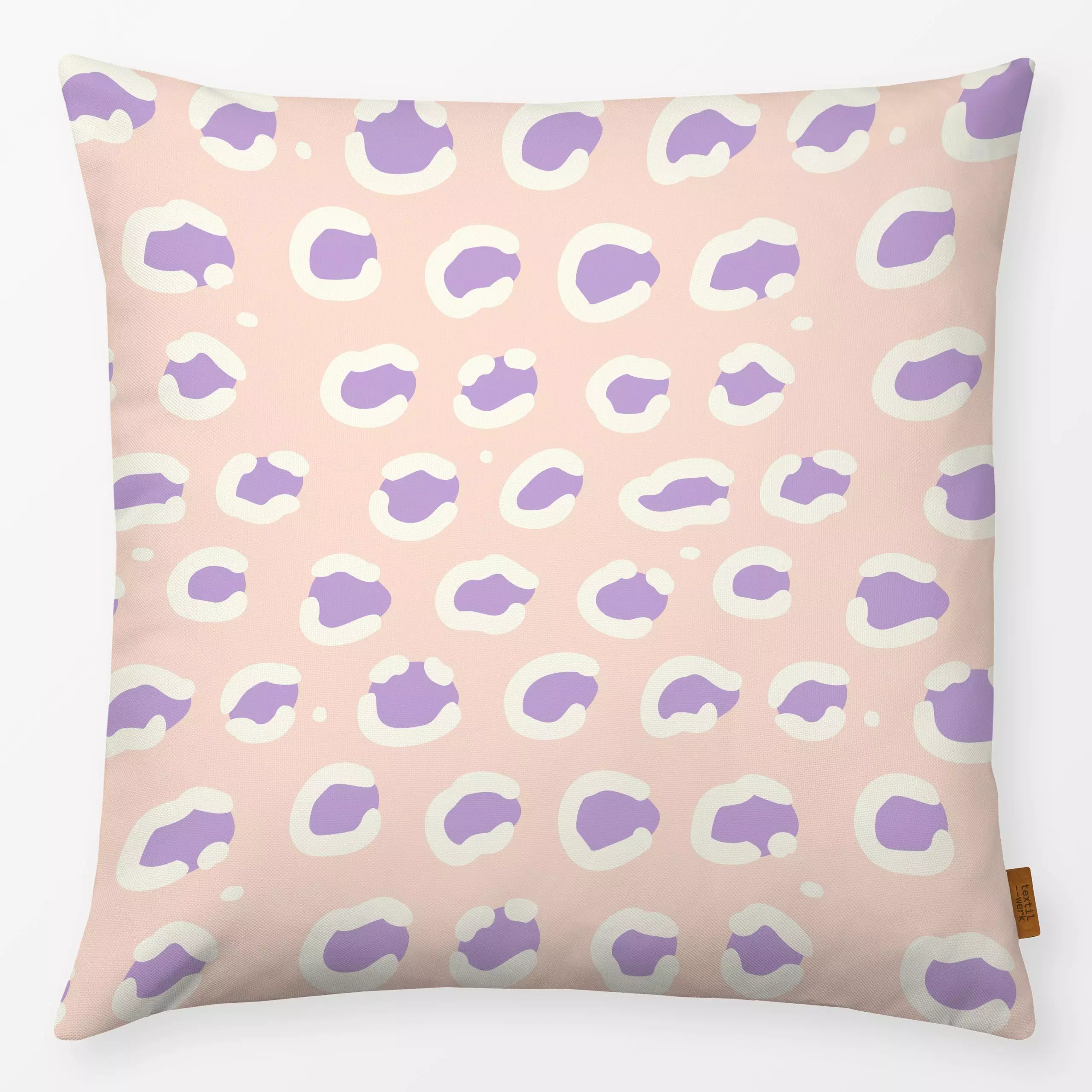 Kissen Leo Print Funky Violet - Tiere, Symbole & Muster - von „Jana Moßmann"; Leo, Leopard, pattern, colorful, animalprint, ...