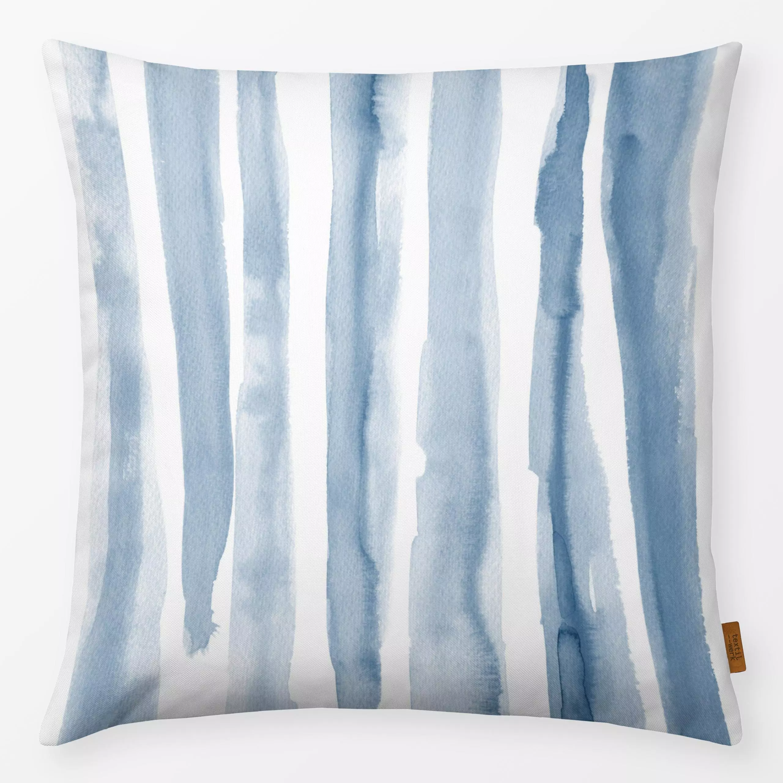 Kissen Soft Blue Watercolor Strokes - Winter, Symbole & Muster - von „Nouveau Prints"; skandinavisch, Minimalismus, Nordic, ...
