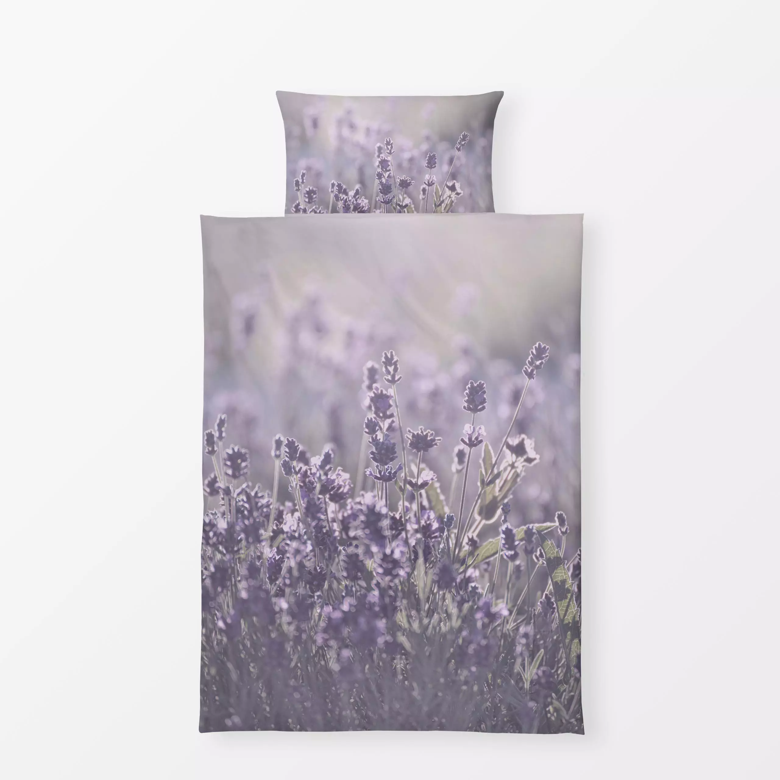 Bettwäsche Lavendelblüte im Sonnenschein - Blumen & Florales, Sommer, Pflanzen & Botanik - von „Monika Strigel"; Lavendel, S...