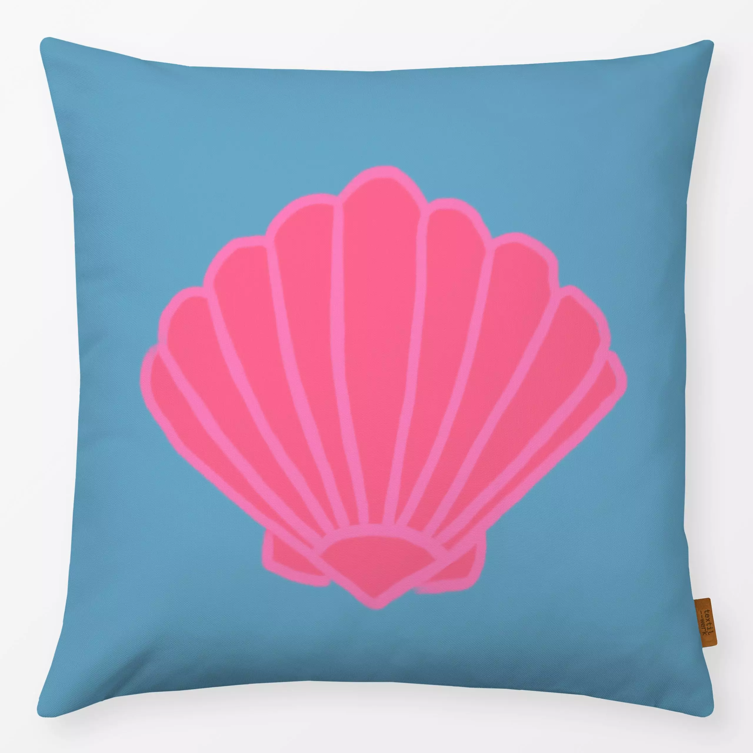 Kissen Muschel Pink Auf Blau - Natur & Landschaft, Sommer - von „Alisa Knöß"; maritim, geschenkidee, Mittelmeer, Gartendeko,...