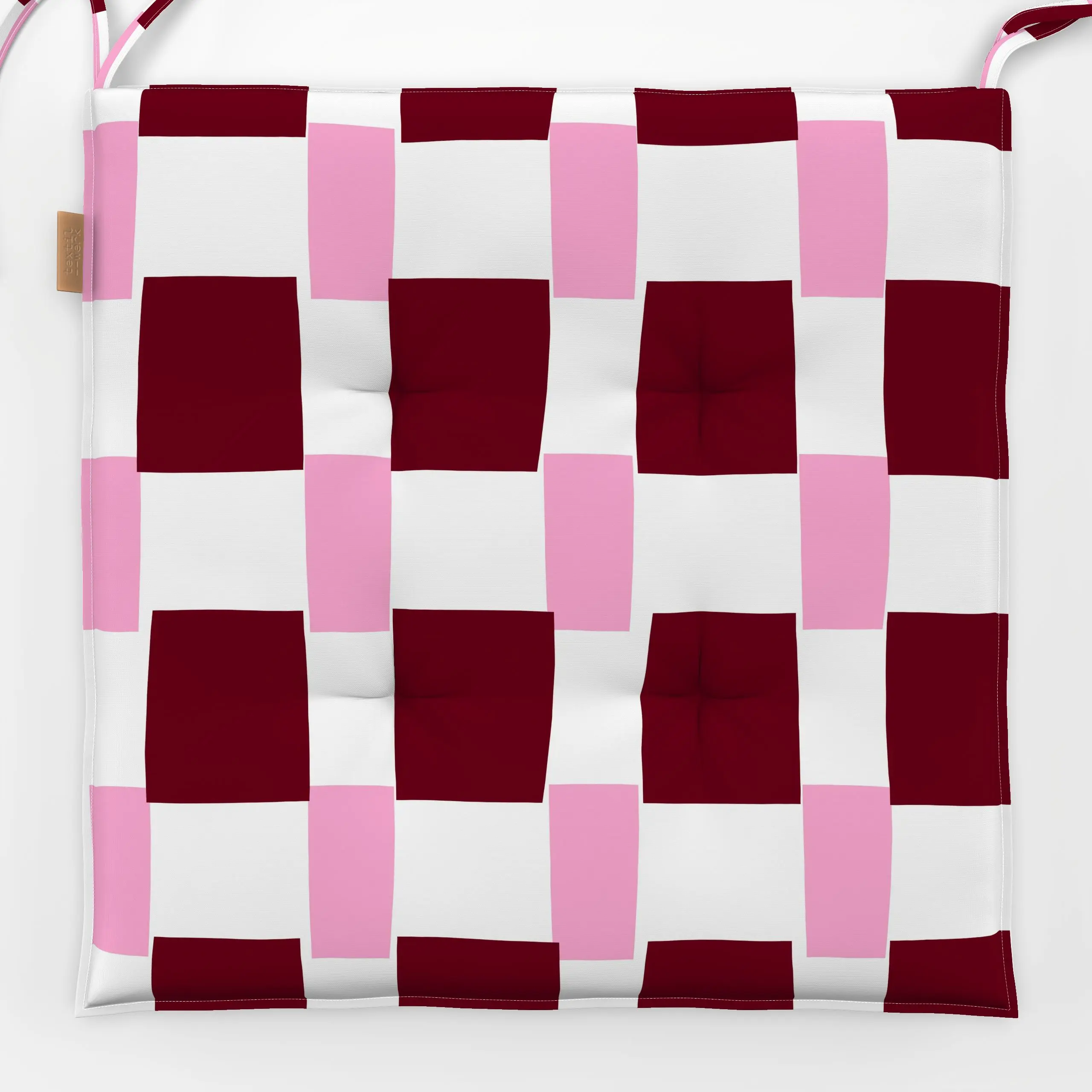 Sitzkissen Karo Blütenpink & Beerenrot - Frühling, Symbole & Muster - von „Lisa Jasmin Bauer"; Karo, minimalistisch, kariert...