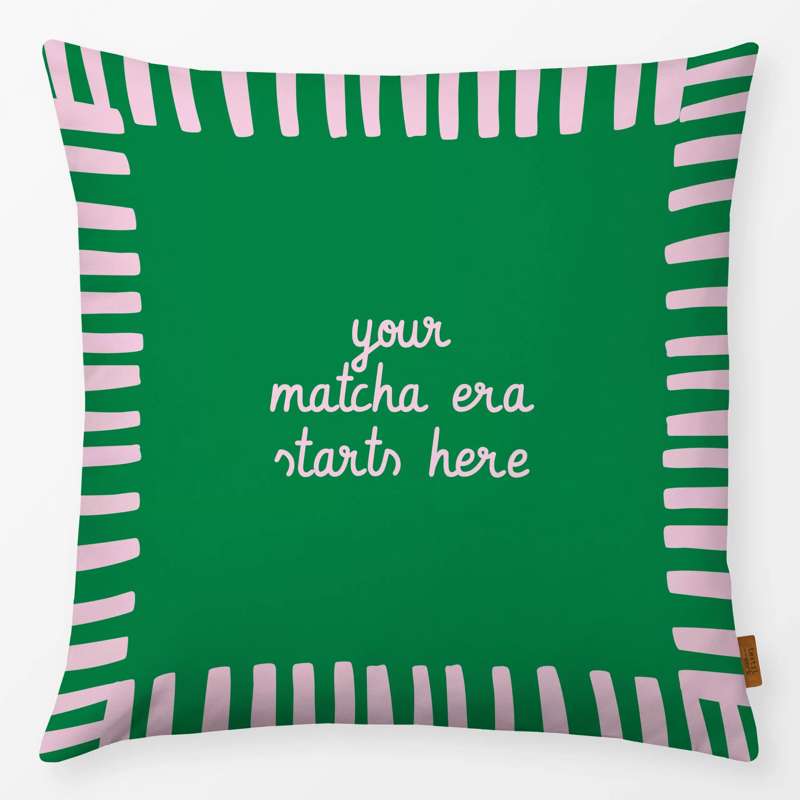 Kissen Your Matcha Era Starts Here - Sprüche & Schriftzüge, Symbole & Muster, Küche, Essen & Trinken - von „textilwerk"; Ill...