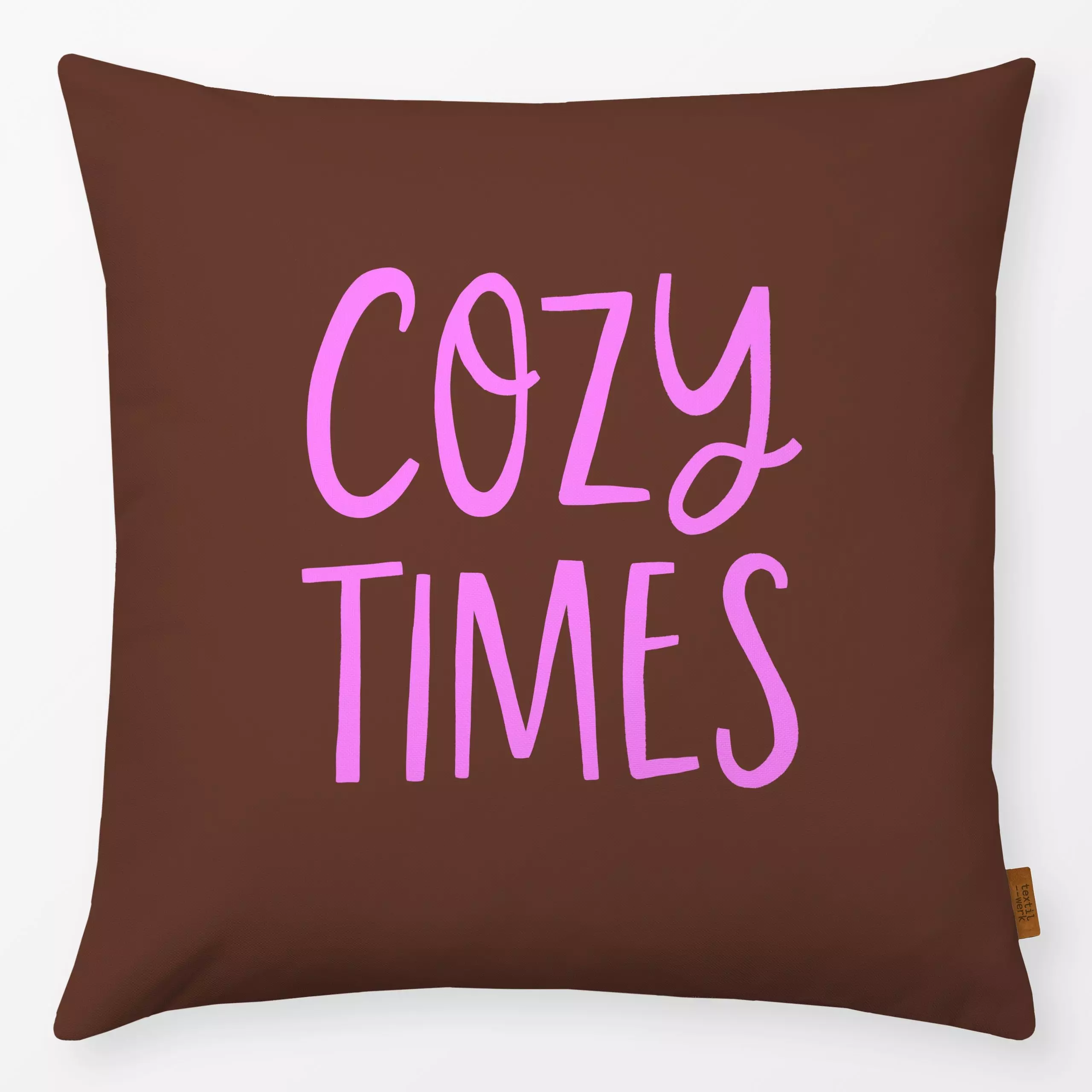 Kissen Cozy Times braun pink - Herbst, Sprüche & Schriftzüge - von „Studio Kesse"; Home, Cozy, Herbst, Couch, Kuscheln, Sofa...