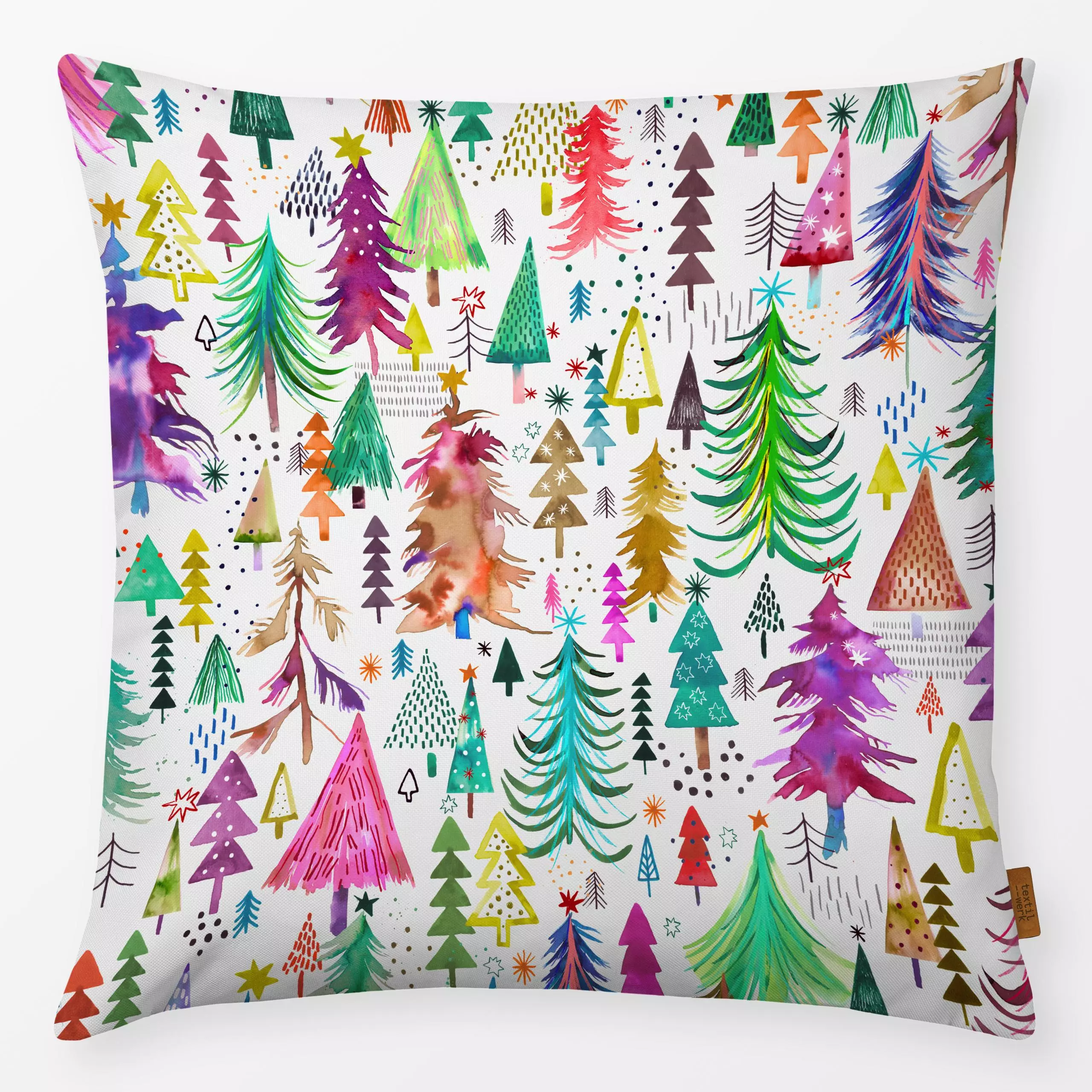 Kissen Colorful Christmas Pines - Natur & Landschaft, Weihnachten - von „Ninola Design "; Bäume, Berge, Weihnachten, Winter,...