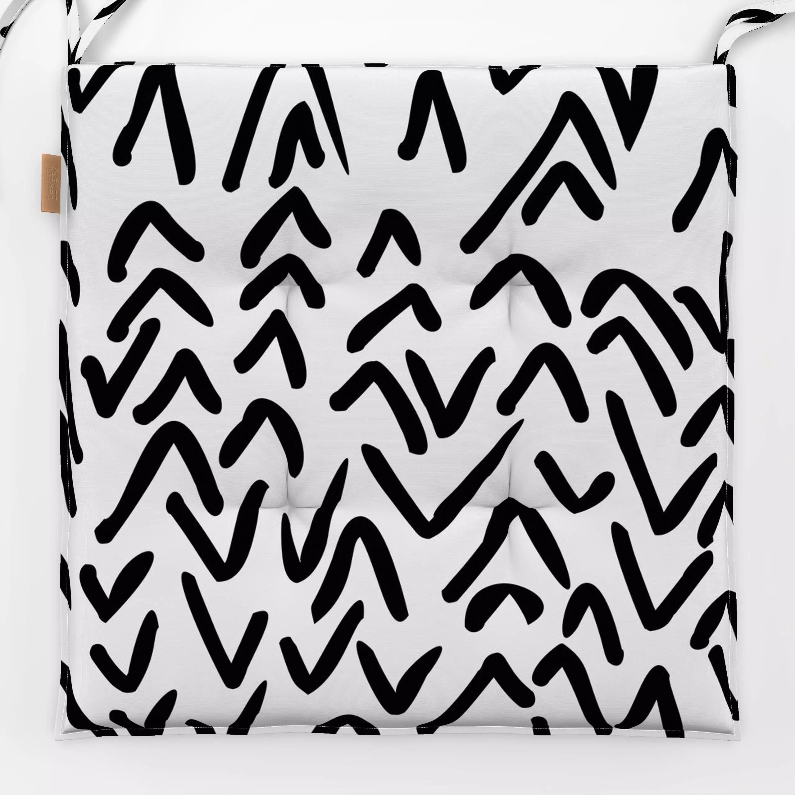Sitzkissen Zick Zack schwarz-weiss - Symbole & Muster - von „Kantioler Design"; abstrakt, Pinselstrich, Striche, grafisch, t...