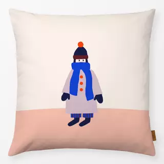 Kissen Frau mit Schal und Mütze