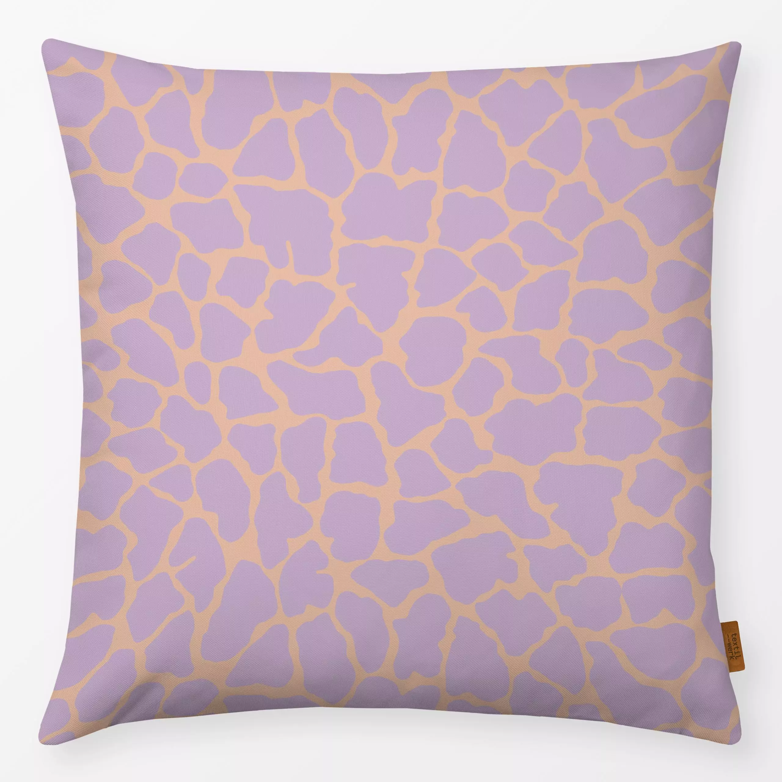 Kissen HAPPY Giraffe lilac - Tiere, Symbole & Muster - von „Julia Schumacher"; Kissen, Giraffe, Happy, juliaschumacher, flie...
