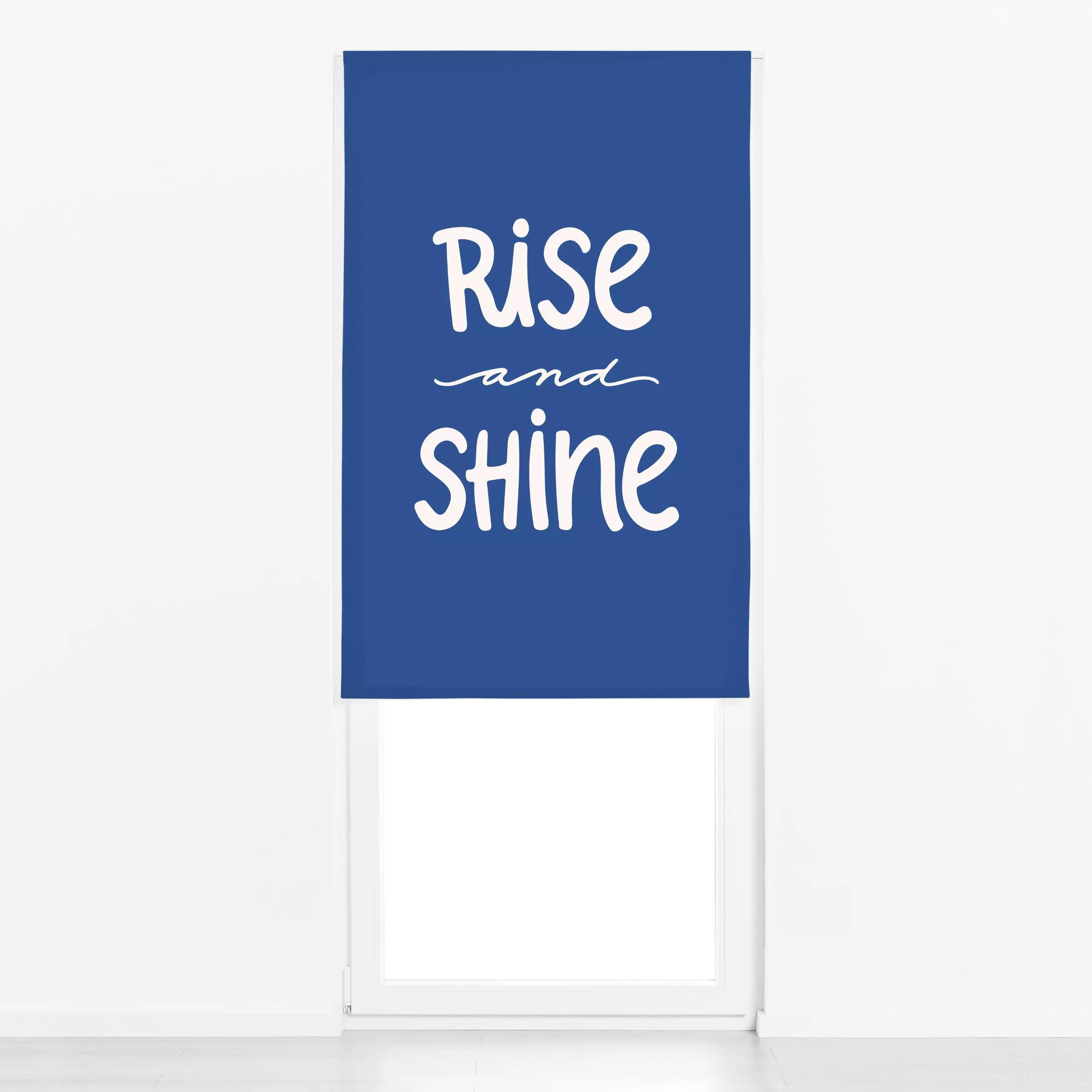 Raffrollo Rise And Shine blau - Sommer, Sprüche & Schriftzüge - von „Kathrin Woo"; minimal, modern, blau, typografie, Spruch...