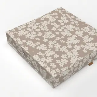 Bodenkissen Blüten beige