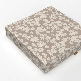 Bodenkissen Blüten beige