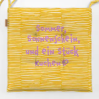 Sitzkissen und-ein-Stueck-Kuchen-gelb