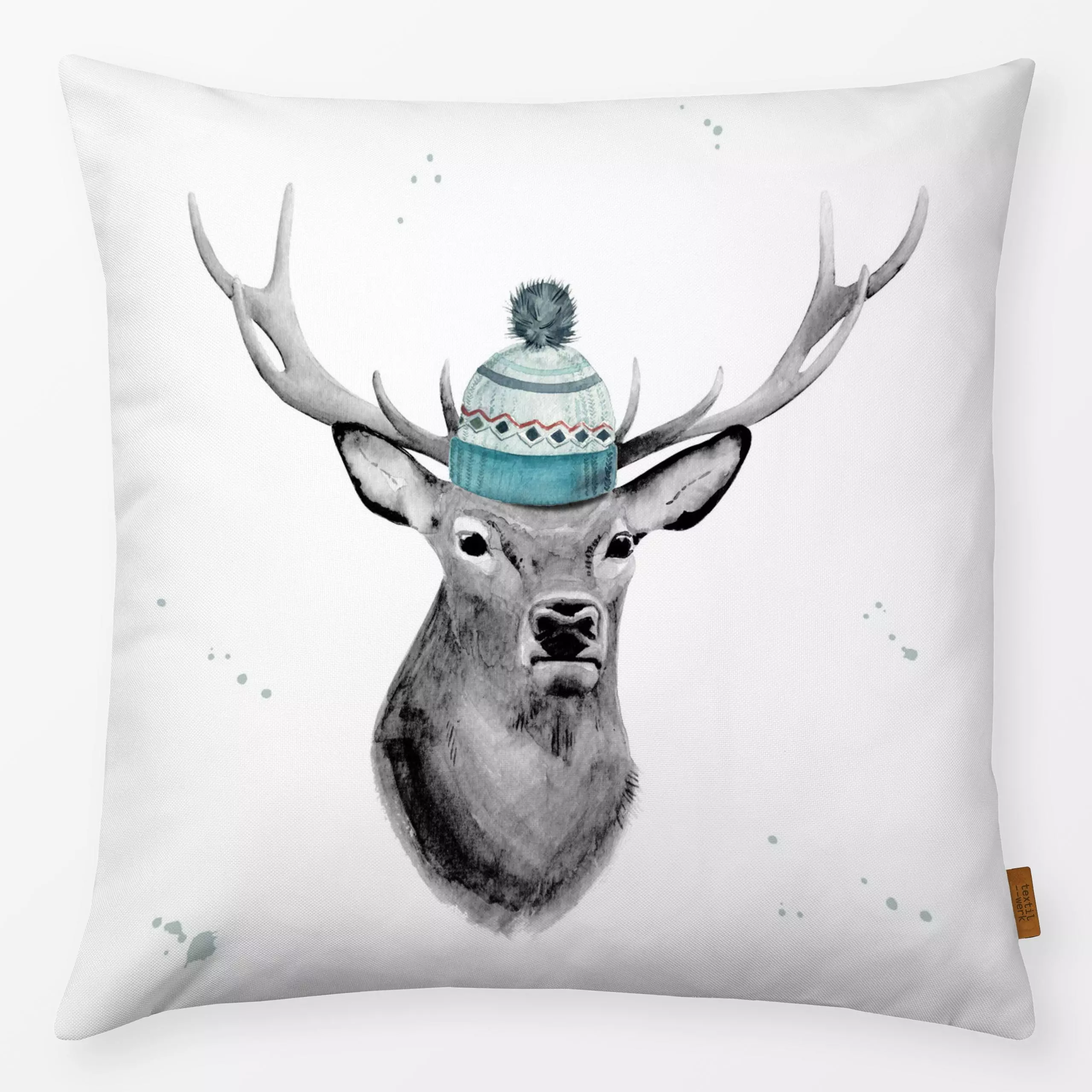 Kissen Hirsch mit Mütze - Winter - von „Katrin Graff"; Hygge, Weihnachten, Lustig, Winter, Hirsch, Geschenk, weihnachtlich, ...