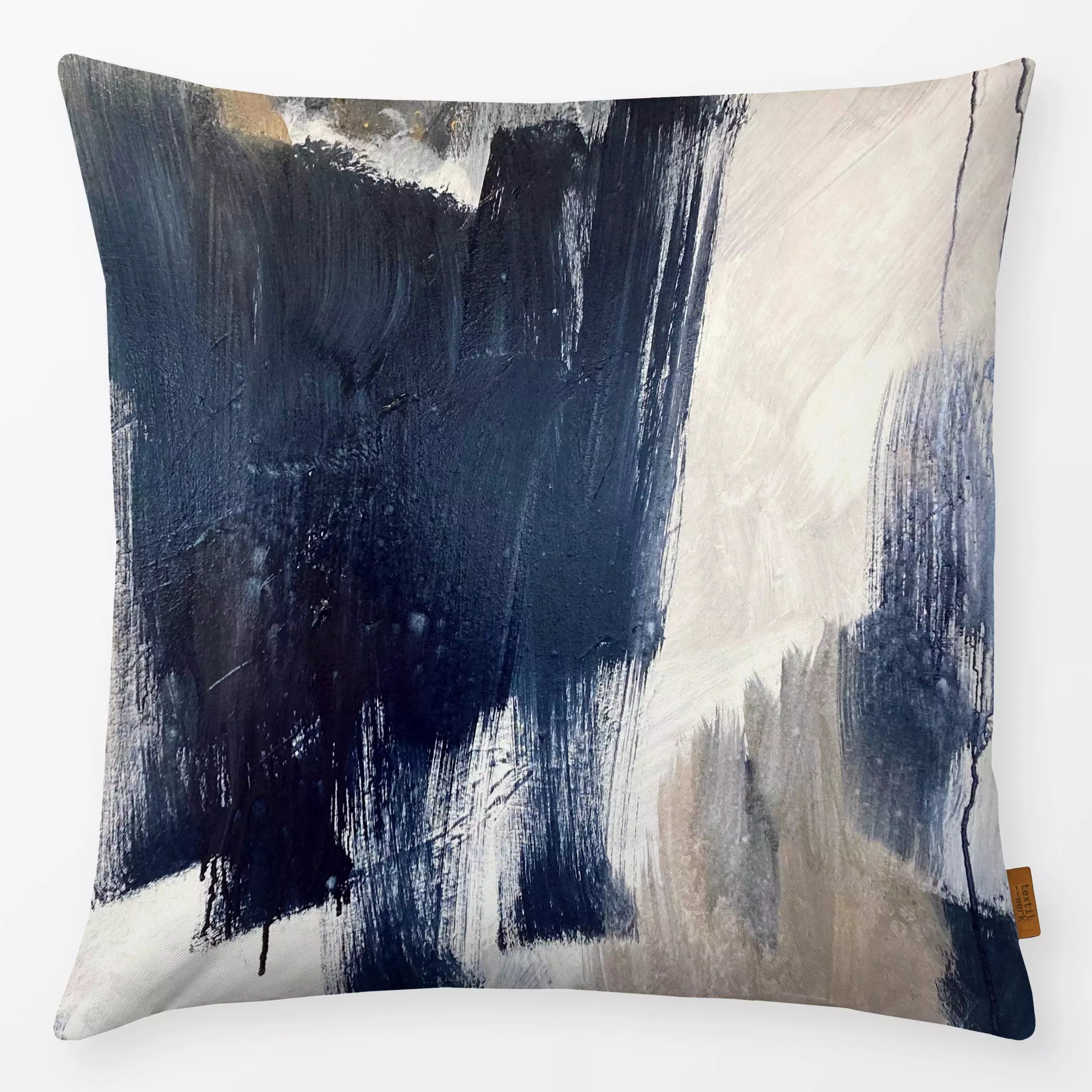 Kissen Painterly Perfection Blau 1 - Symbole & Muster - von „Primus Pattern"; Wasserfarben, abstrakt, Pinselstrich, Farbverl...