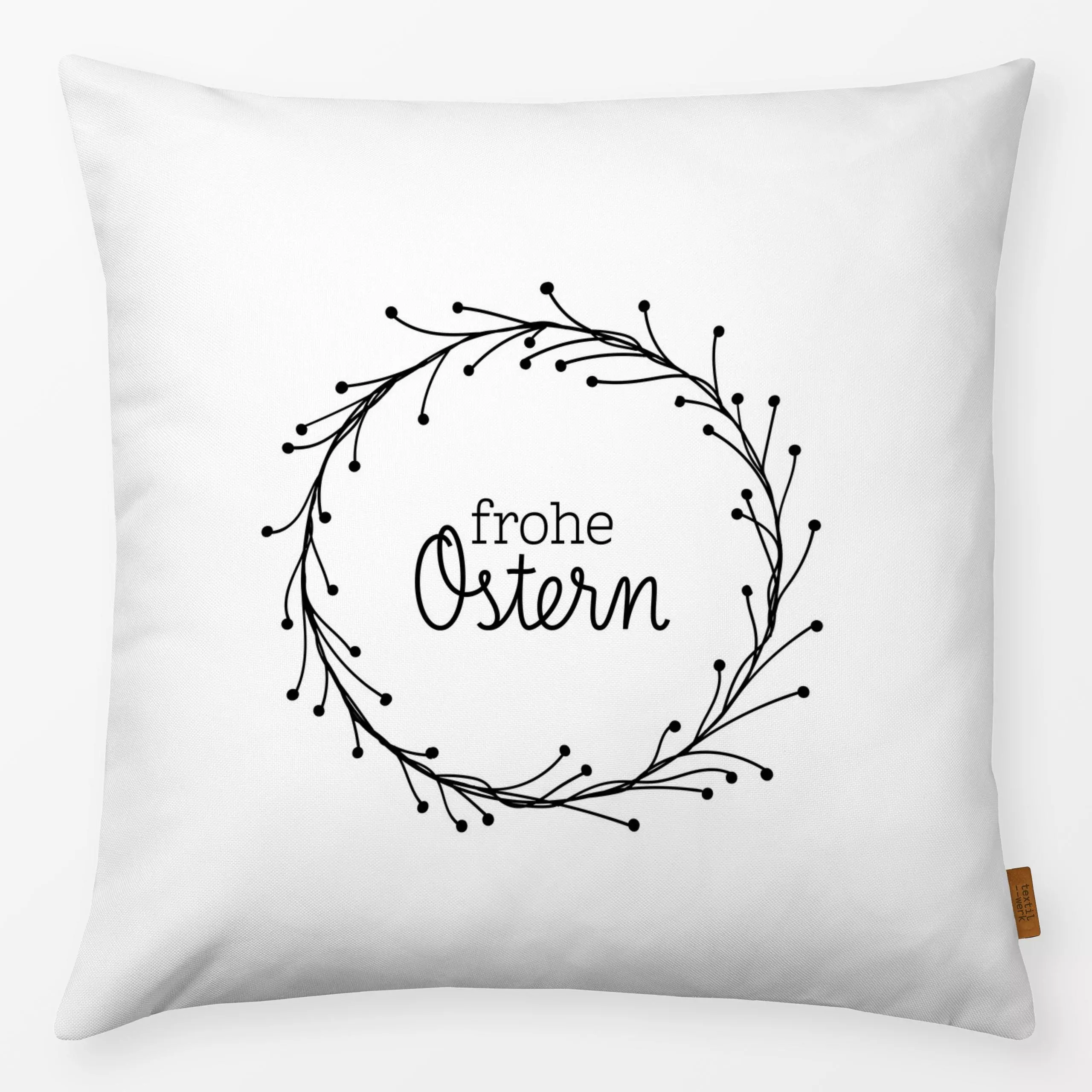 Kissen Osterkranz black & white - Frühling, Sprüche & Schriftzüge - von „Andrea Liesert“; Zeichnung, floral, Ostern, kranz, ...