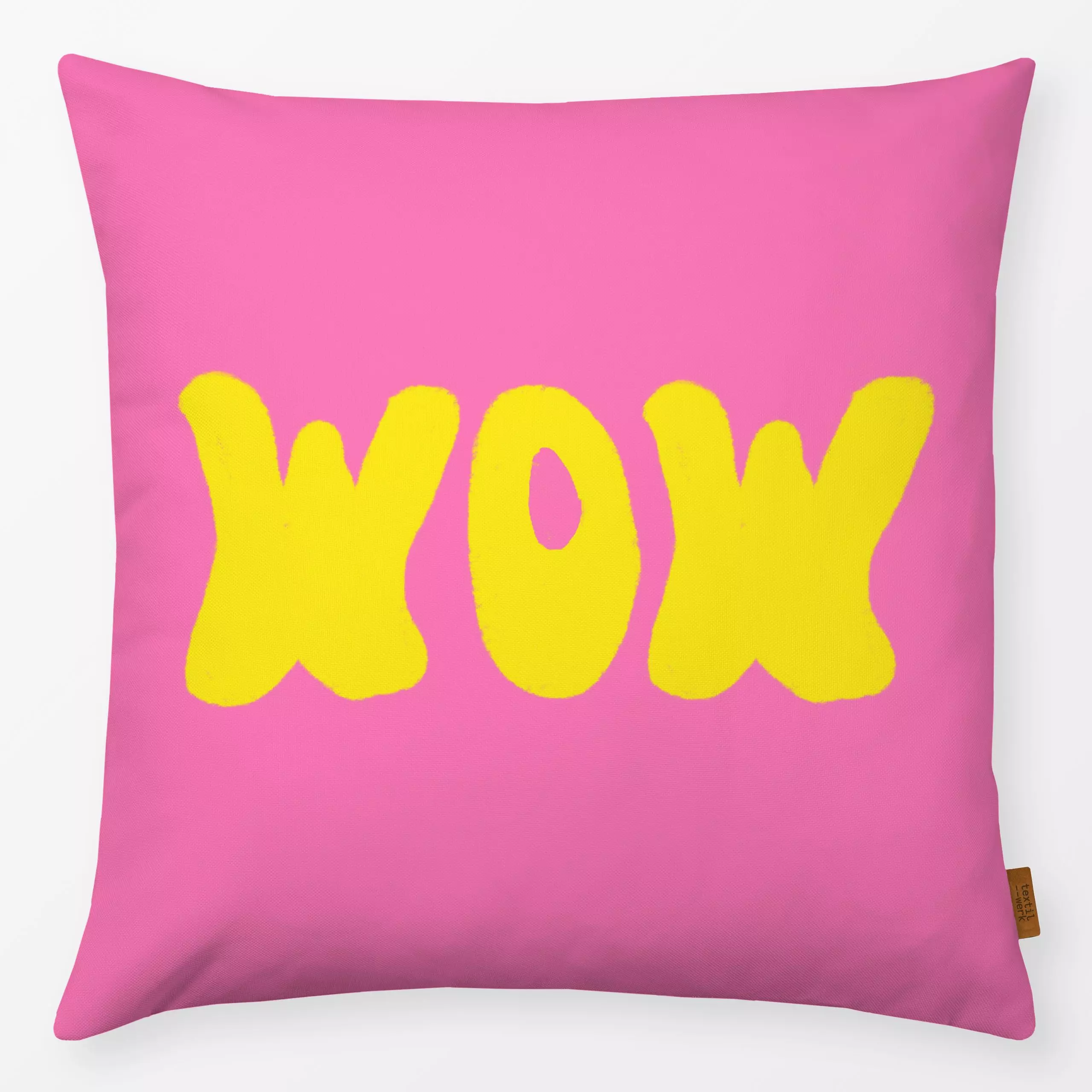 Kissen WOW Gelb Auf Pink - Sommer, Sprüche & Schriftzüge, Retro & Vintage - von „Alisa Knöß“; modern, outdoor, Gartendeko, s...