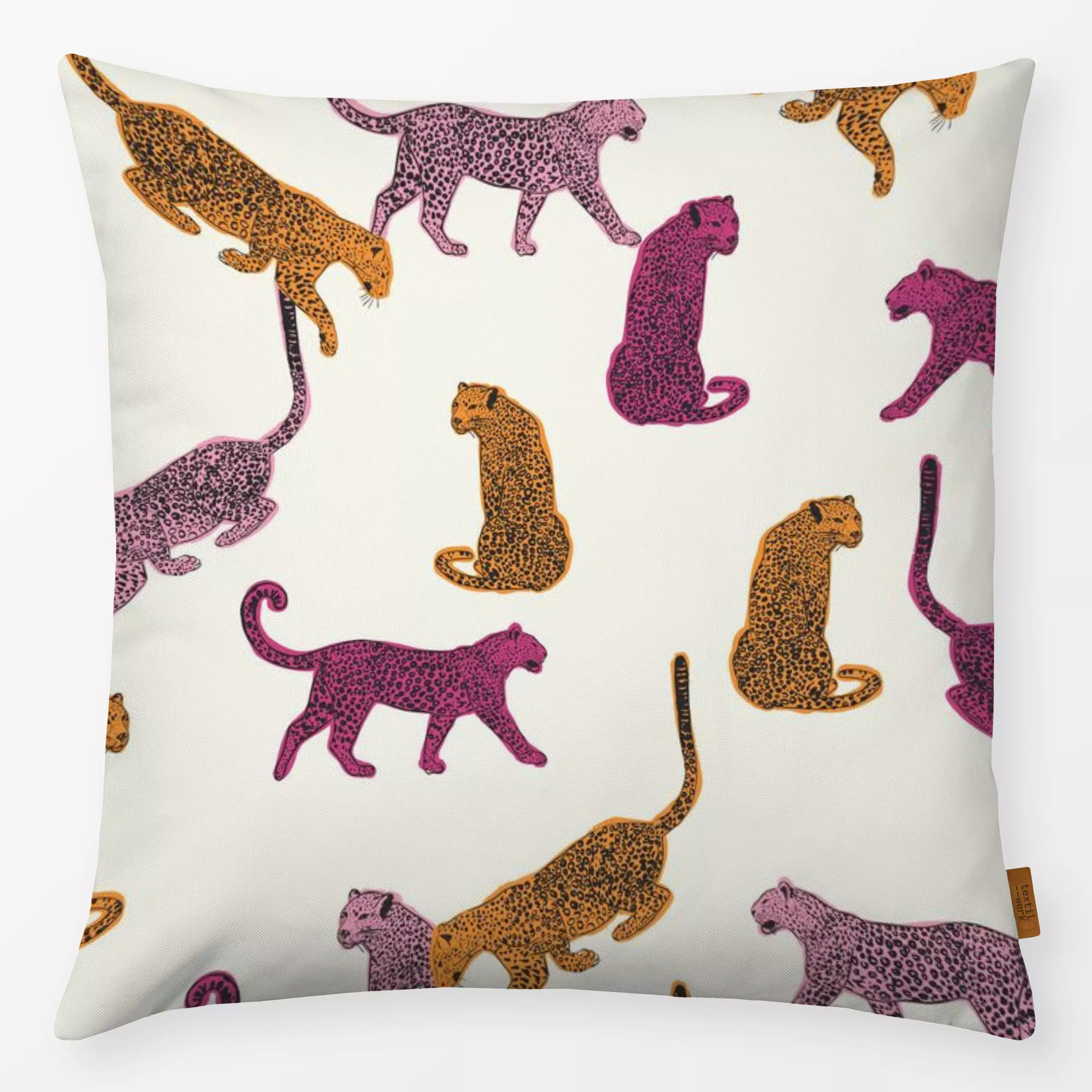 Kissen Bunte Leoparden - Sommer, Tiere, Symbole & Muster - von „DEINKI"; Wildtiere, Sommer, pink, Leo, Leopard, safari, wild...