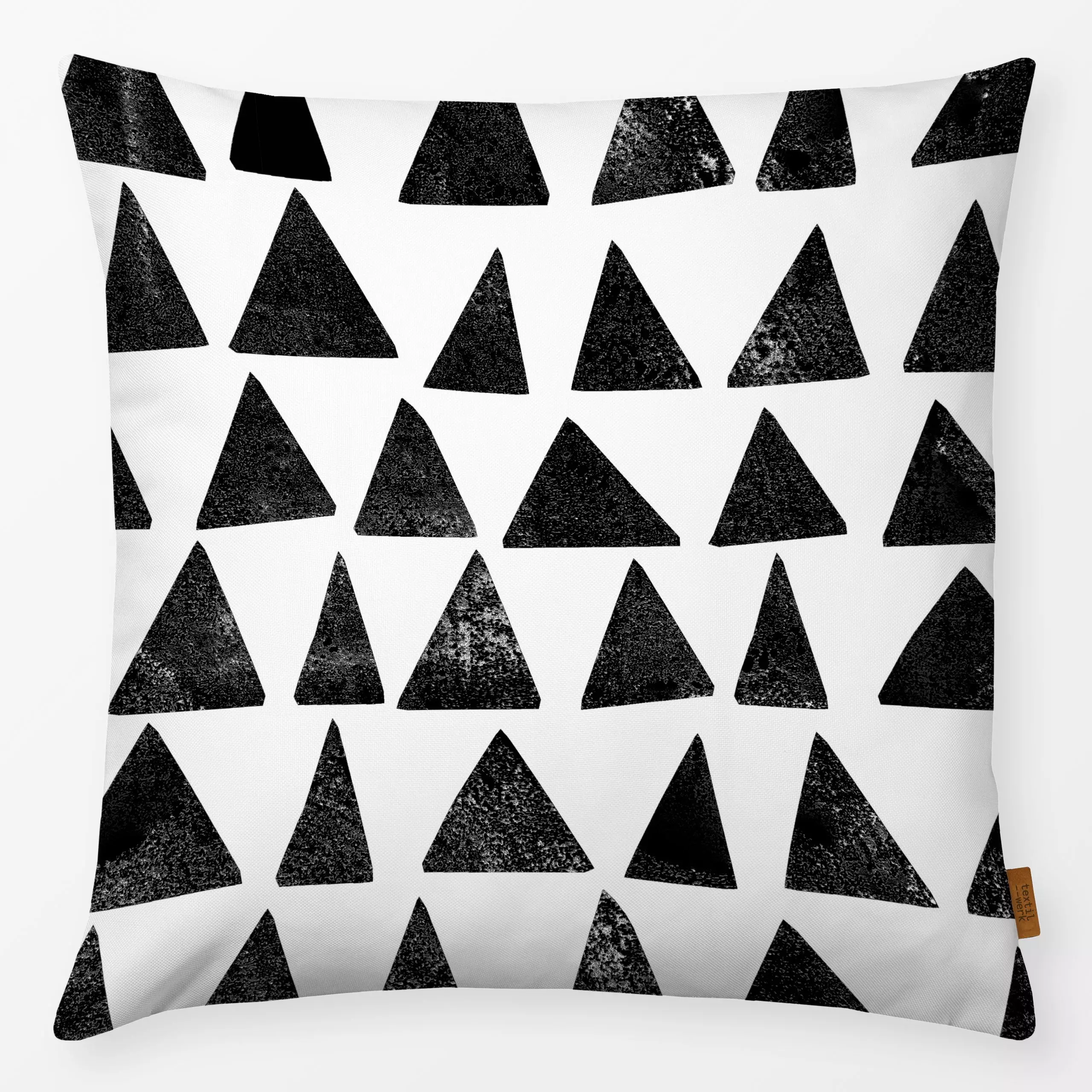 Kissen Triangles Black & White - Symbole & Muster - von „Studio Kesse“; boho, schwarz, minimal, abstrakt, Sommer, grafisch, ...