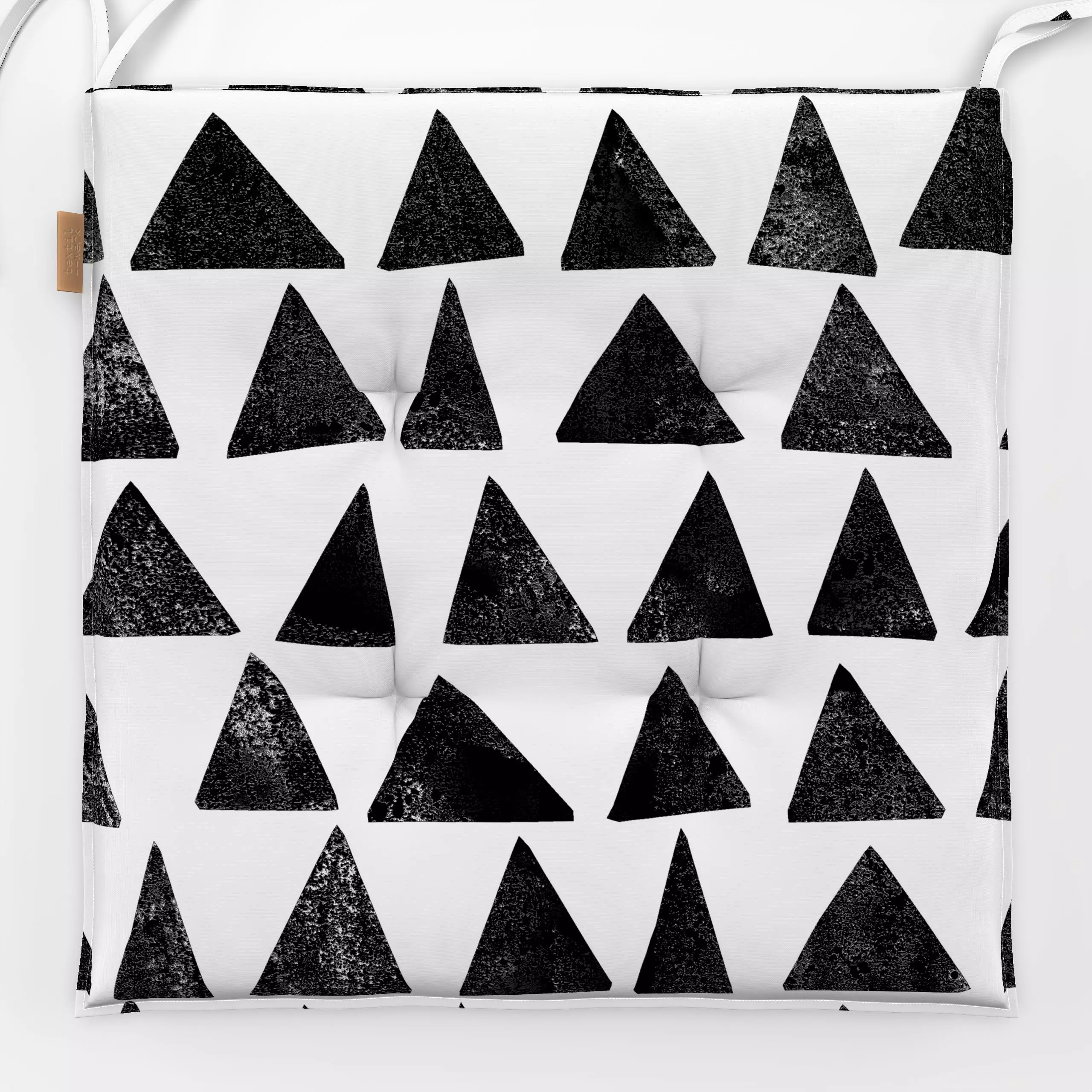Sitzkissen Triangles Black & White - Symbole & Muster - von „Studio Kesse"; boho, schwarz, minimal, abstrakt, Sommer, grafis...
