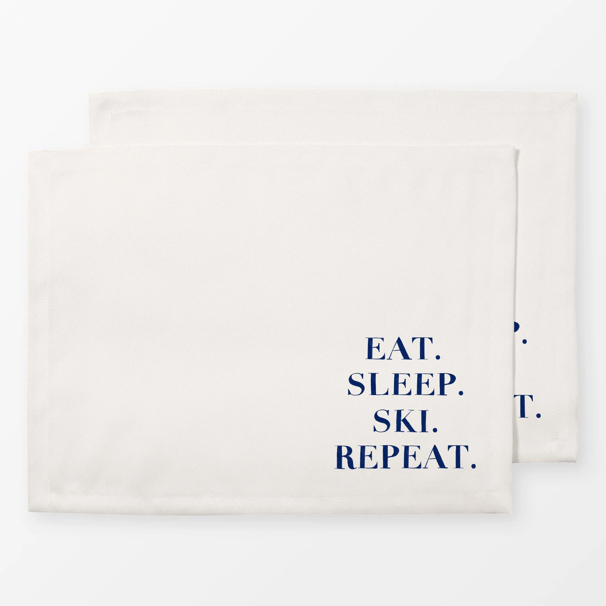 Tischset Eat Sleep Ski Repeat Beige - Sprüche & Schriftzüge, Winter - von „Sophie Augustin Illustration"; Ski, Winter, typog...