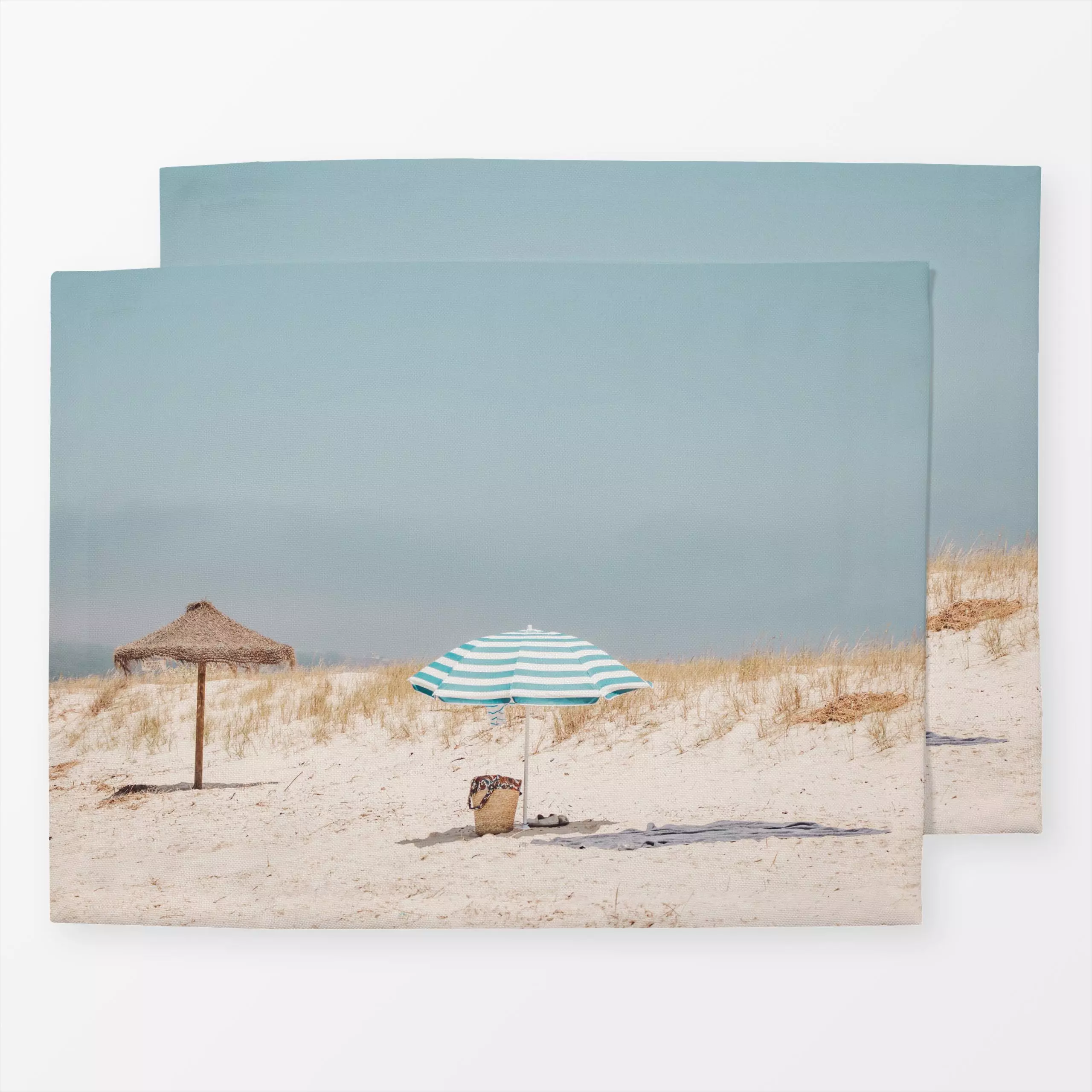 Tischset At the Beach, Sommer, von Ingrid Beddoes
