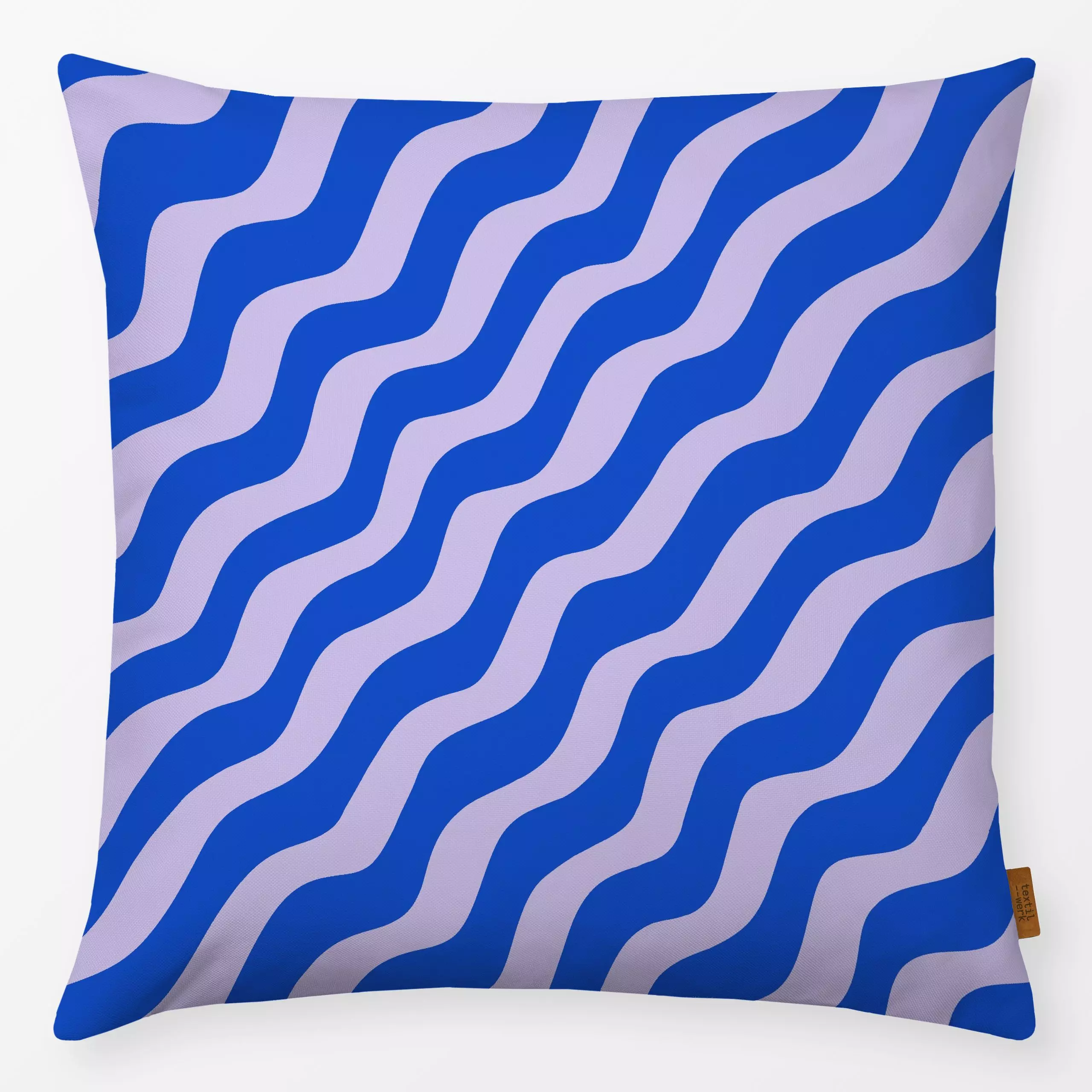 Kissen Wellen Diagonal Blau Flieder - Symbole & Muster - von „Studio Kesse"; Linien, Streifen, Sommer, blau, wellen, diagona...