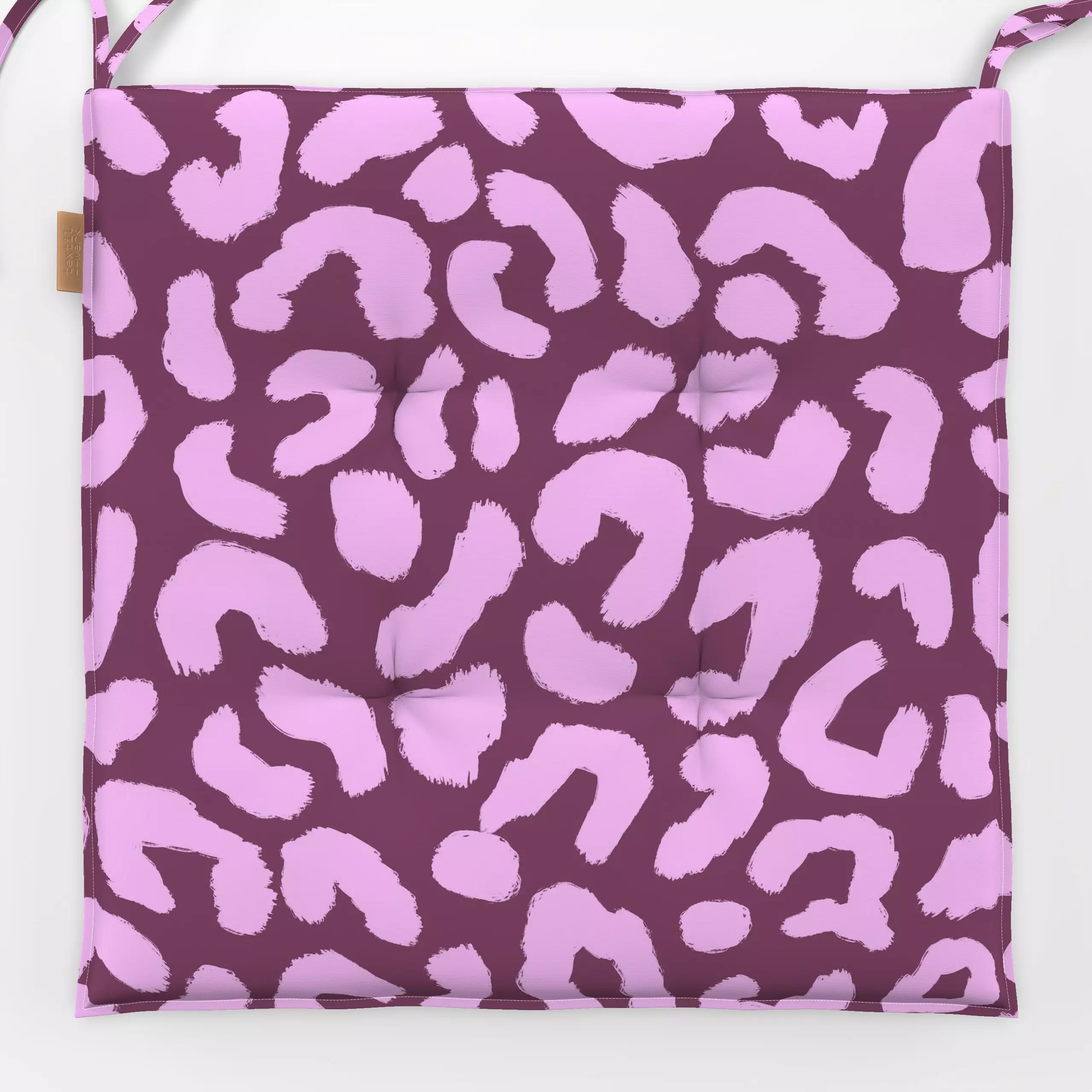 Sitzkissen Lila Leopard - Sommer, Tiere, Symbole & Muster - von „Studio ROSAGRAU"; rosa, Rosen, summer, Leo, outdoor, lila, ...