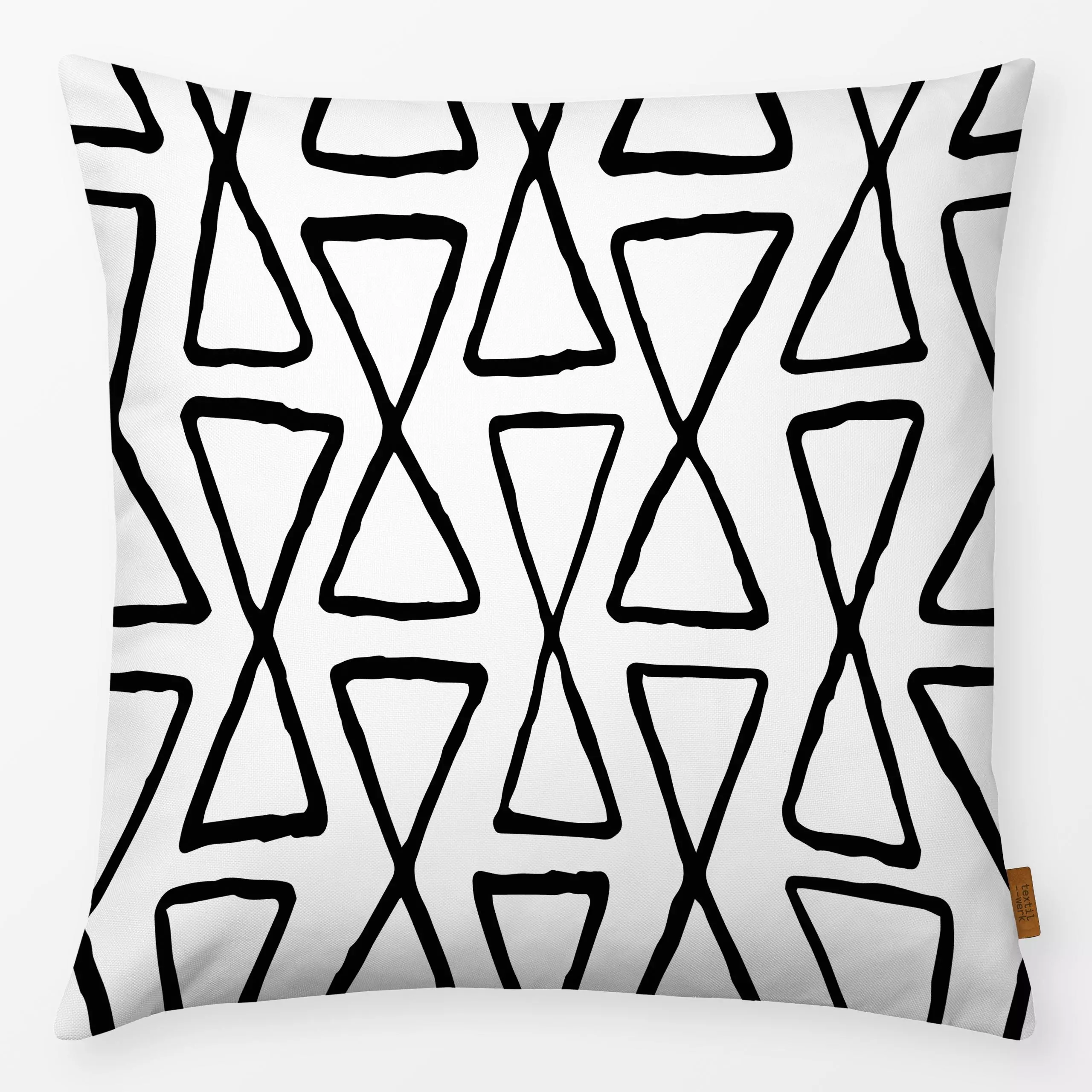 Kissen Hourglass black and white - Symbole & Muster - von „Kathrin Woo"; Muster, minimal, abstrakt, Geometrisch, modern, Sha...