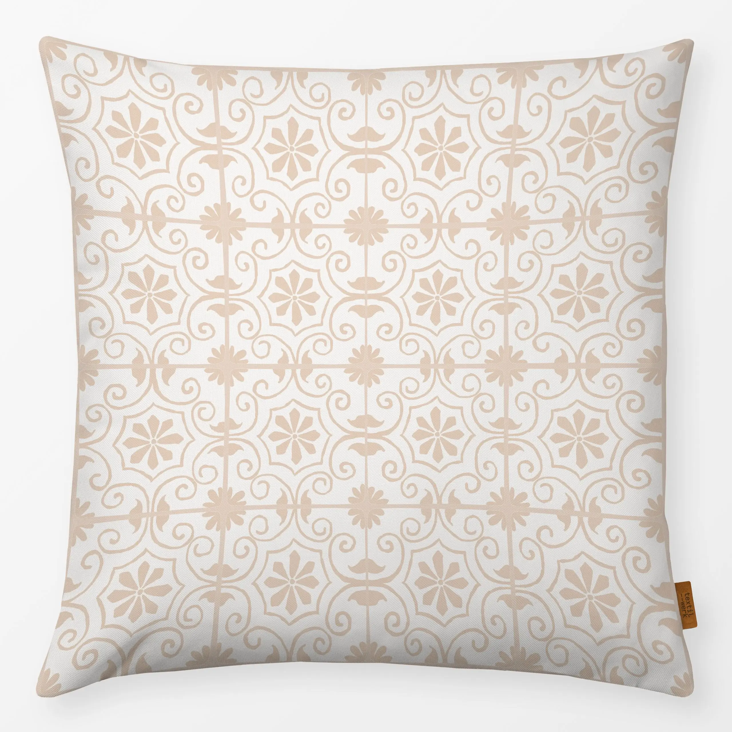 Kissen Azulejo Pattern 2 beige - Sommer, Symbole & Muster - von „Karen Menzenbach"; floral, mediterran, hell, Sommerlich, Fl...
