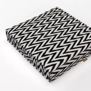 Bodenkissen Zigzag Ikat Black