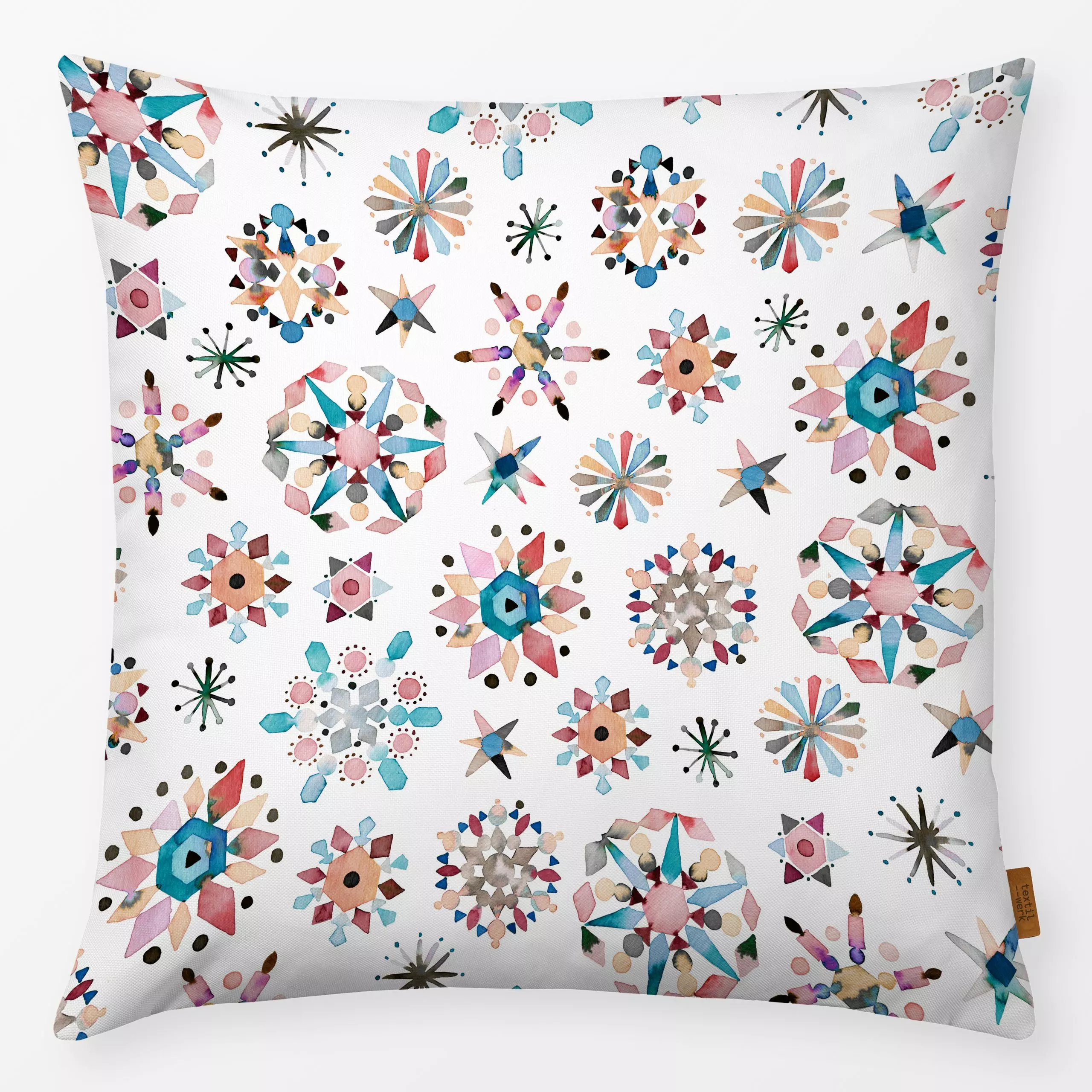 Kissen Winter Snow Stars Crystals Red - Weihnachten, Winter, Symbole & Muster - von „Ninola Design "; Geometrisch, Schneeflo...